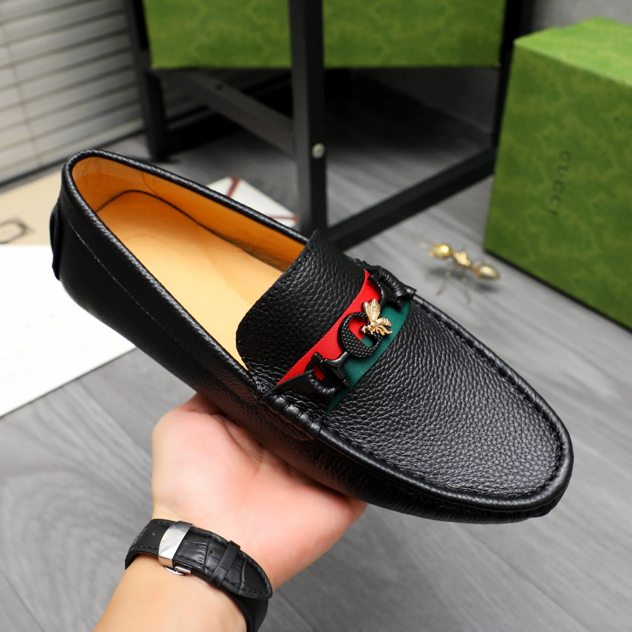 Men's shoes 💰360 Product trademark: GUCCI "Gucci" casual slip-on men's shoes Regular size: 38-45 Product materials: Selected pebbled cowhide upper, pigskin lining, rubber outsole